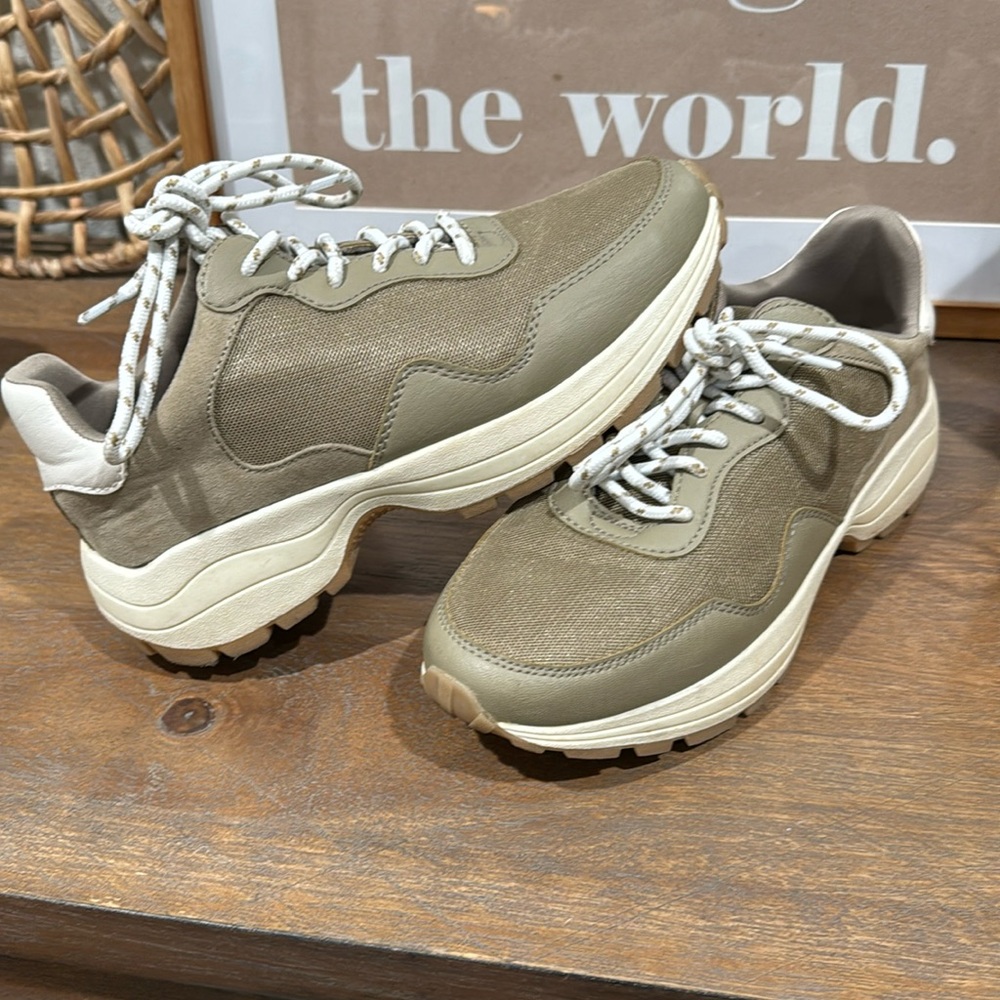 Tennis Shoes